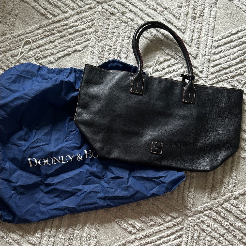 Dooney & Bourke Black Leather Tote bag